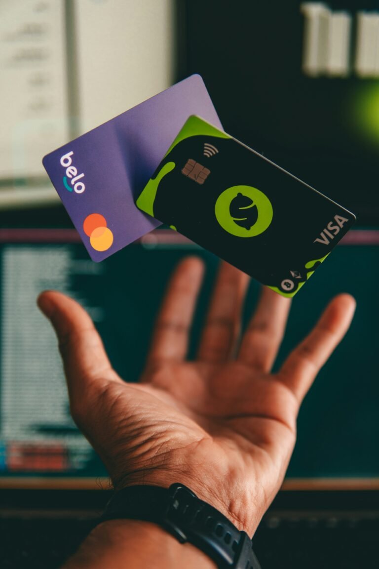 Credit Card Rewards Explained: Cashback, Travel Points, Miles, and How to Choose the Right Rewards Card